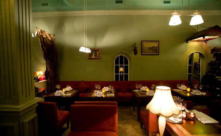 Phòng VIP cho khách nhà hàng rượu vang pháp